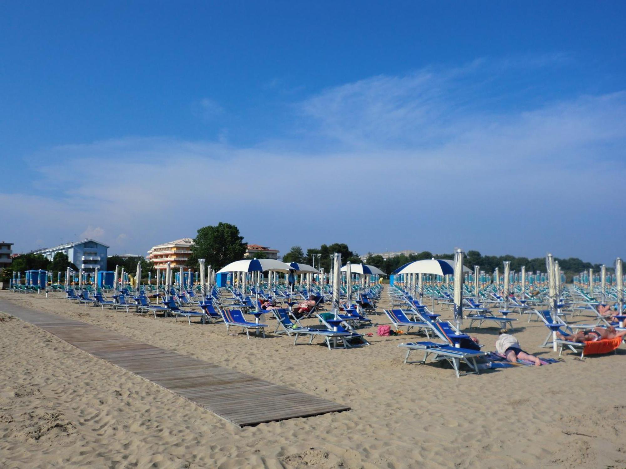 Hotel Mayer Bibione Exterior photo