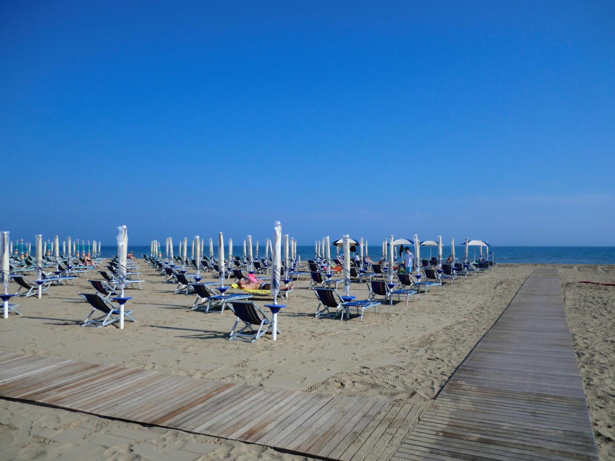 Hotel Mayer Bibione Exterior photo